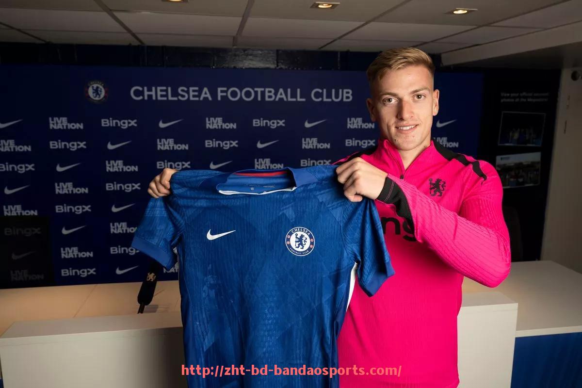 半岛体育-法甲顶级前锋技术表现全解析：进球方式大比拼